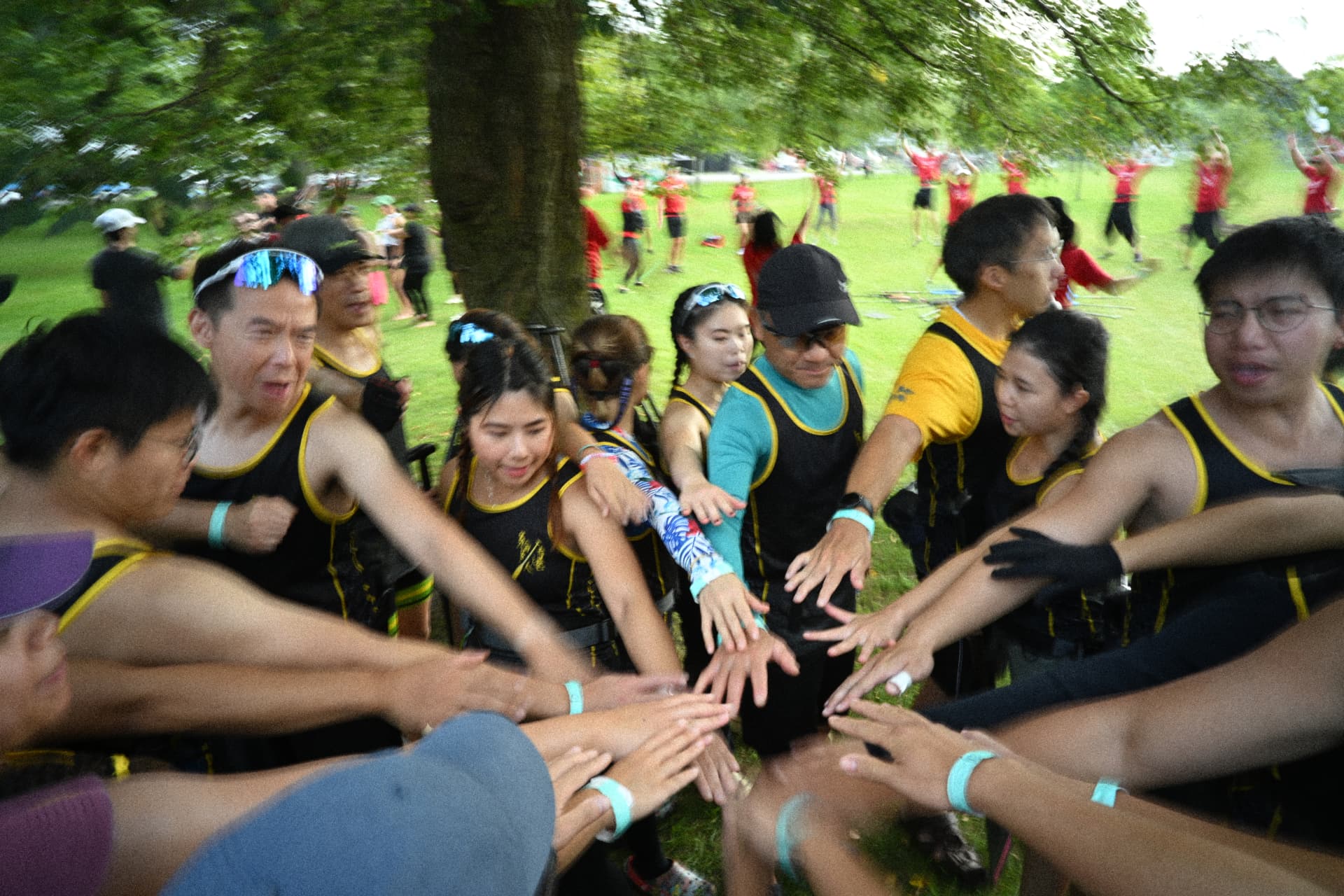 TOHK crew huddle with hands together before racing